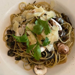 Fetuccini Aglio, Olio,Funghi E Pepperoncino con pasta Gluten Free