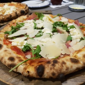 pizza con jamon serrano 