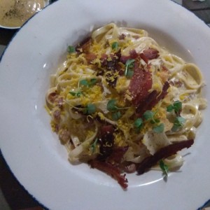 Linguini ni carbonara ni alfredo