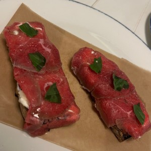 Crostini Di Carpaccio Al Tartufo