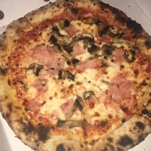 Piezas Tradicionales - Pizza Prosciutto Funghi