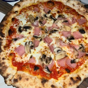 Piezas Tradicionales - Pizza Prosciutto Funghi