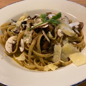 Fetuccini Aglio, Olio,Funghi E Pepperoncino