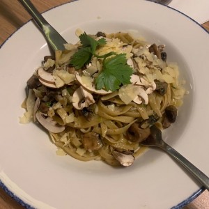 Fetuccini Aglio, Olio,Funghi E Pepperoncino