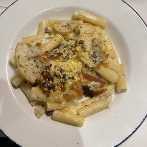 Rigatoni Ni Carbonara Ni Alfredo