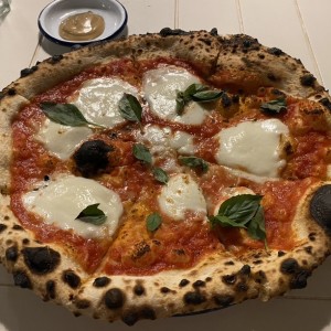 Piezas Tradicionales - Pizza Margherita Napolitana