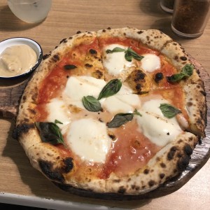 Piezas Tradicionales - Pizza Margherita Napolitana