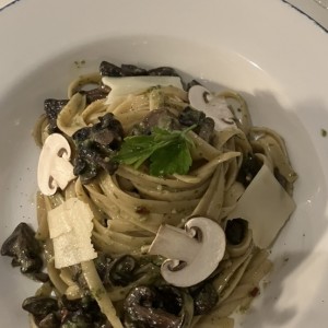 Fetuccini Aglio, Olio,Funghi E Pepperoncino