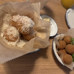 Polpetta Di Pesce y Polenta Fritta con Aioli