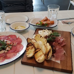 Burrata, carpaccio, polenta