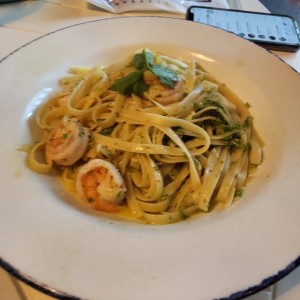 Fetuccini Aglio, Olio E Gamberetti