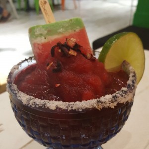 Margarita con rosa de jamaica