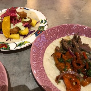 Tacos de arrachera y pescado