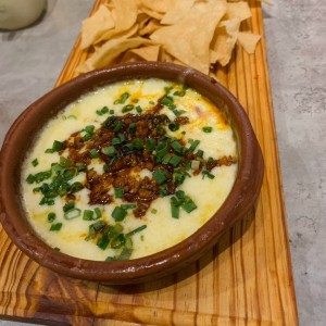 Queso fundido de chorizo 