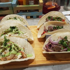 tacos de pollo y carne 