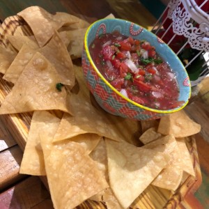 Entrada con pico de gallo