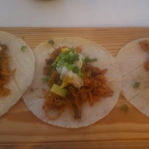 tacos de carne y pollo