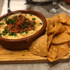 Queso con chorizo