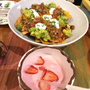 nachos y cocada de fresa 