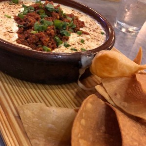 Queso Fundido con Chorizo