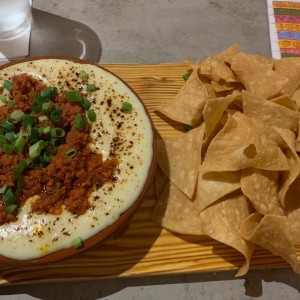 Queso con Chorizo