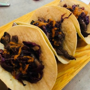 Tacos de Carne con Hongos y Cebolla Caramelizada