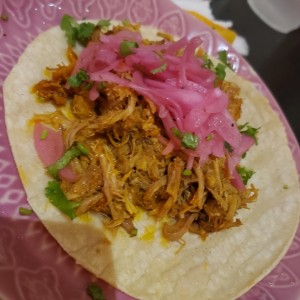 taco de cochinita p.