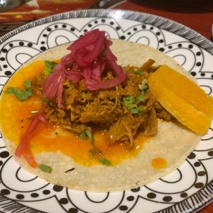 taco de cochinita pibil