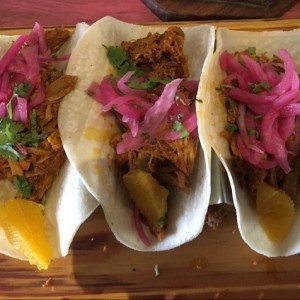 tacos de cochinilla pibil 