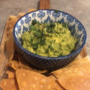 Riquisimos guacamole con nachos!