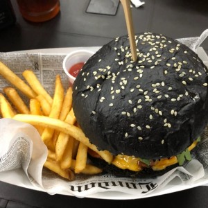 Italian Burguer en Pan de Aceitunas Negras