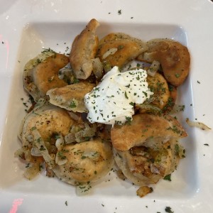 vareniki fritos con cebollas