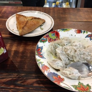 Piroshki de berenjena y pelmeni de carne 