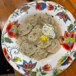 Pelmeni de res con caldo