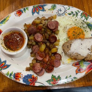 Par de Huevos con chorizo y papas 