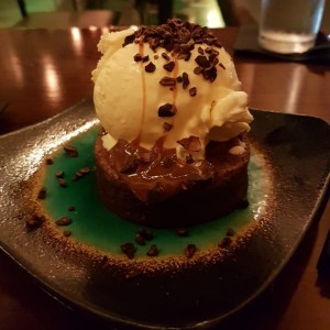 Postre Malo - BROWNIE CON HELADO