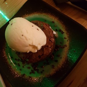 Postre Malo - Brownie con Helado