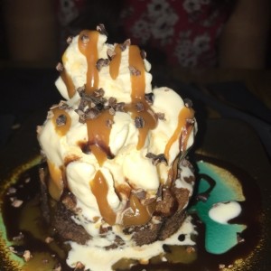 Postre Malo - BROWNIE CON HELADO