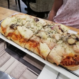 Pizza de pollo con hongos