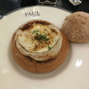 sopa de cebolla gratinada