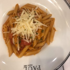 pasta pene con albahaca