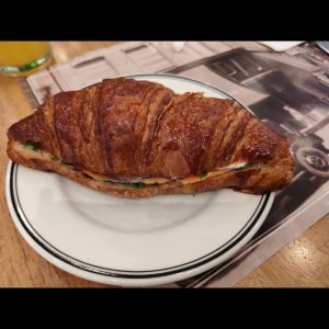 Croissant de salmón 