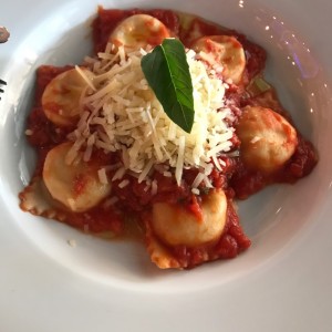 Raviolis en salsa pomodoro