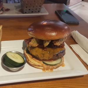 Hamburguesa con aguacate