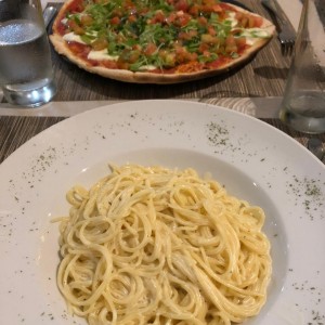 SPAGUETTI CACIO E PEPE