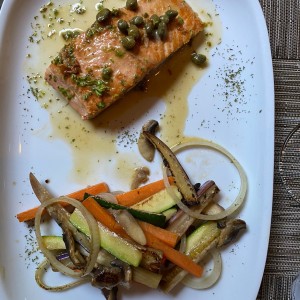 salmon a la plancha con verduras 