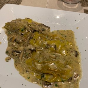 ravioloni de ossobuco en salsa de trufa