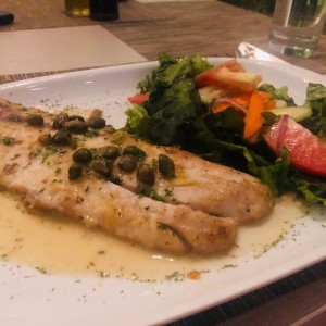 corvina al limon con alcaparras