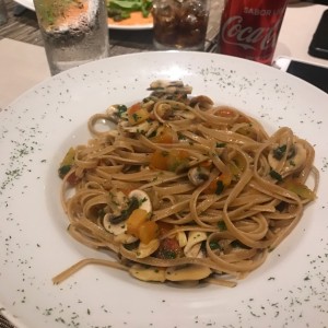 Linguine integral al olio con vegetales