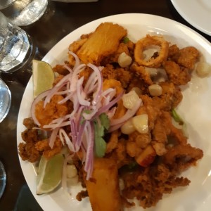 jalea de mar con yuca